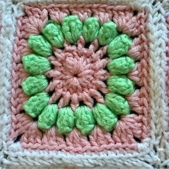 Vtg Granny Squares Multicolor Handmade Crochet  Pink Blue Green Yellow Afghan - Picture 4 of 7